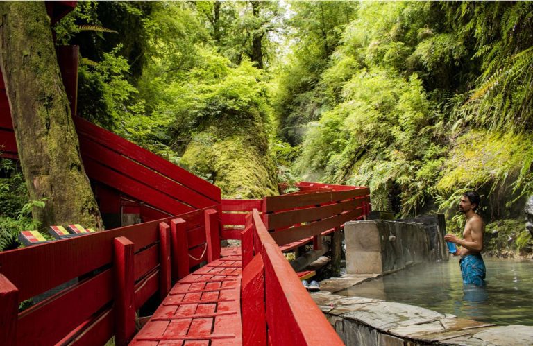 Mirador El Volcán + Termas