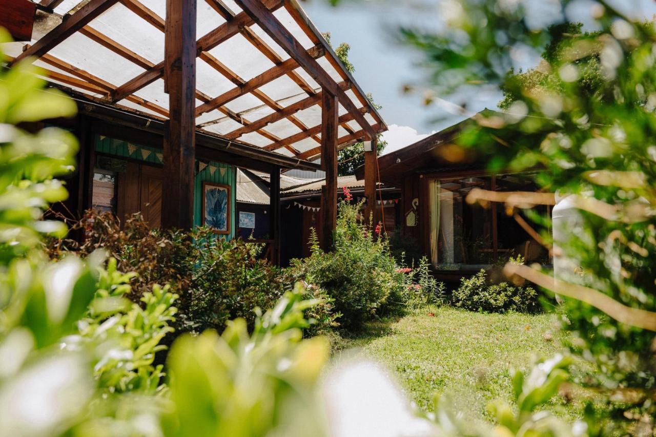 Jardín y terraza de La Araucaria Hostería Boutique en Pucón